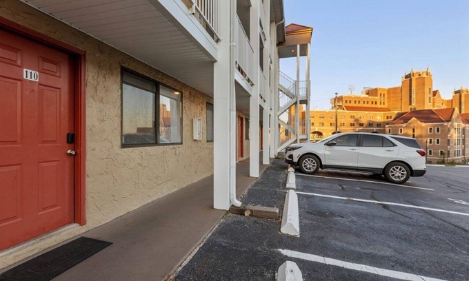 Tallahassee Copropriété | 1 Bedroom Condo Shadowing Doak Campbell Stadium