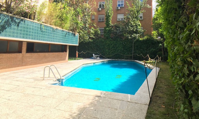 Nueva Espana Appartement | 1 bedroom flat with swimming pool and balcony in Madrid