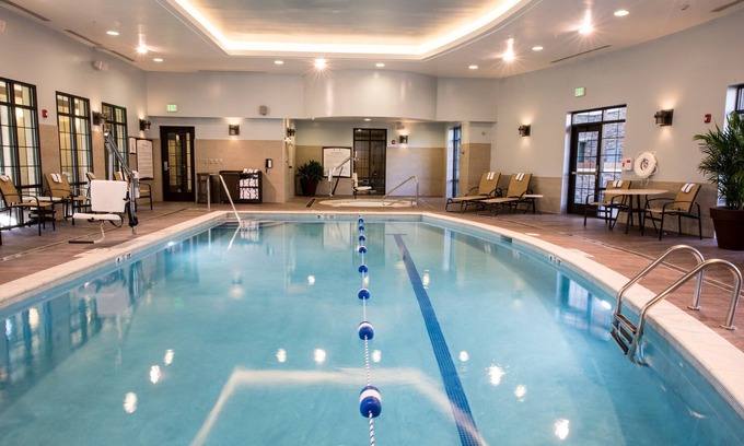 Newtonville Copropriété | Suite Equipada Cerca de ALB, Centro + UAlbany | Acceso a la piscina