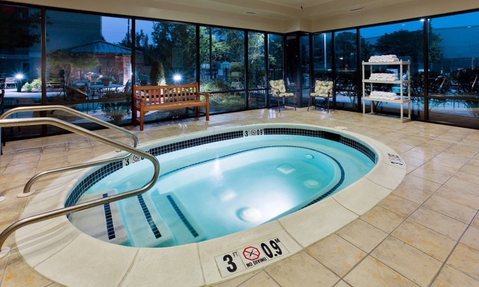 Allentown Copropriété | 1-Bedroom | Great Location | Pool, Hot Tub Access