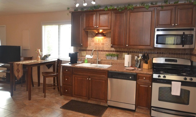 Pusch Ridge Estates Maison | 1 bedroom guest home in Oro Valley! Mountain views, hot tub. Private entry!