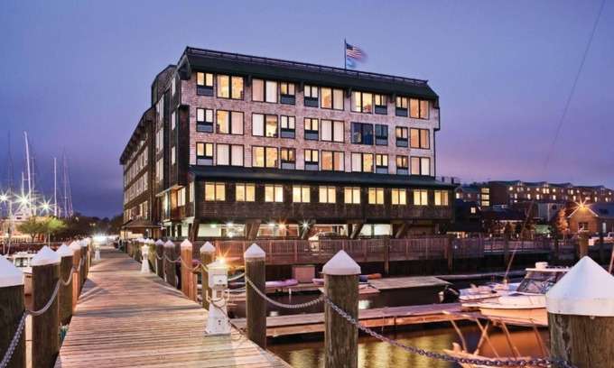 The Point Station Balnéaire | 1 Bedroom Nautical New England Escape At Wyndham Inn on Long Wharf