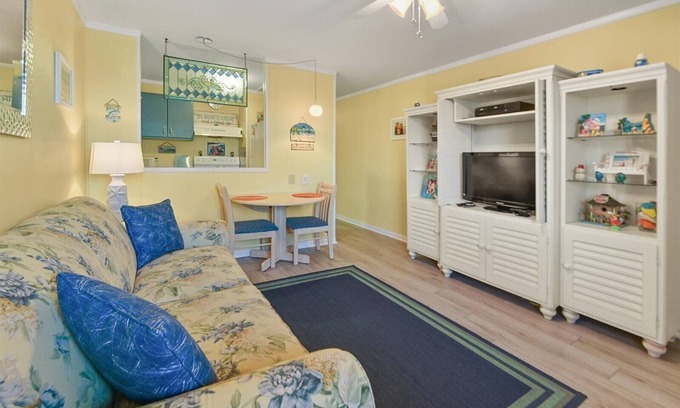 Caine Woods Cabine | 1 Bedroom Orleans Court Condo with Outdoor Pool!