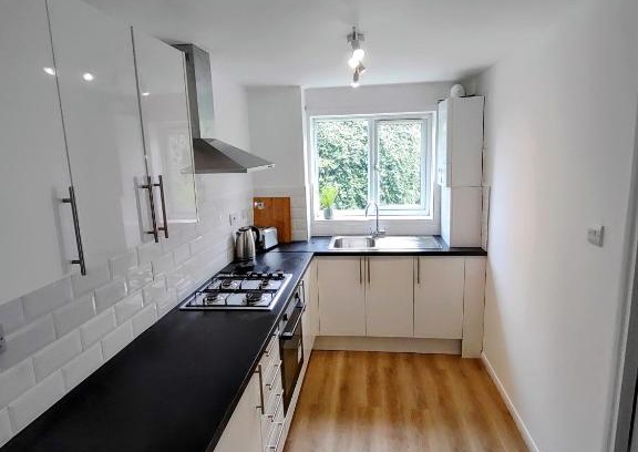 Coppetts Appartement | 1 bedroom refurbished flat with free parking