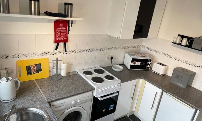 Glasgow Chalet De Ski | 1- Bedroom Semi-detached Chalet Uddingston Glasgow