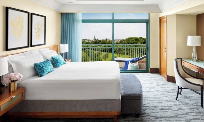 Paradise Island Station Balnéaire | 1 Bedroom Suite Terrace View - 1 King bed - 974 Sq Ft - Max Occupancy: 4 Guests