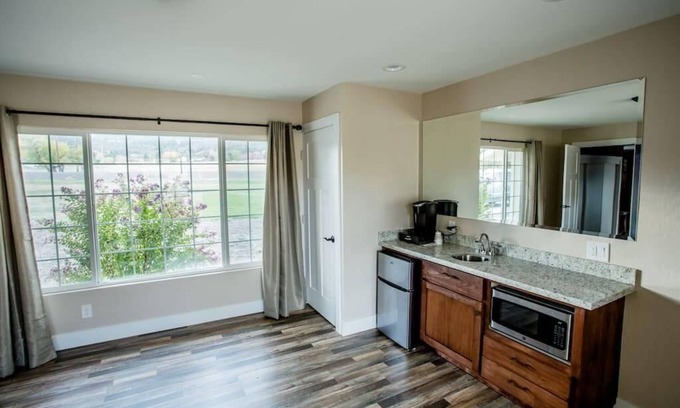 Medford Appartement | 1 bedroom with a king-size bed, one bathroom, and kitchenette.