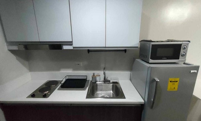 Salcedo Village Appartement | 1 Bedroom with Balcony Condo Apartment in Makati City
