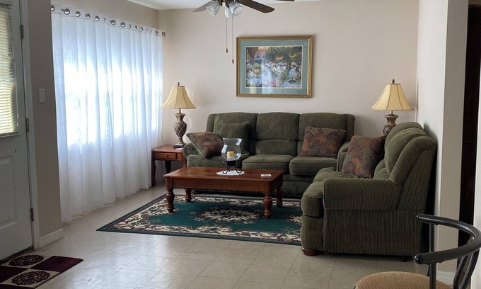 Mississippi City Maison | 1 block from beach 2-bedroom house in Gulfport with AC, WiFi. Enjoy your stay