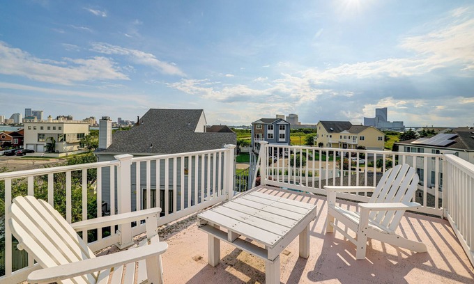 Southend Maison | 1 Block to Inlet Beach: Brigantine Family Home