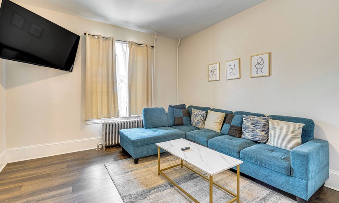 Stroudsburg Maison | 1 Block to Stroudsburg Main St: Chic Townhome