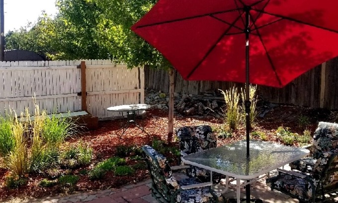 Englewood Appartement | Maison 2 pièces ou plus, près de Red Rocks, patio, barbecue au gaz, salle de jeux, 420