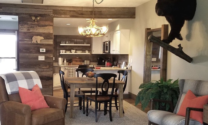 Blowing Rock Copropriété | Une chambre récemment rénovée dans Chetola Resort avec des équipements