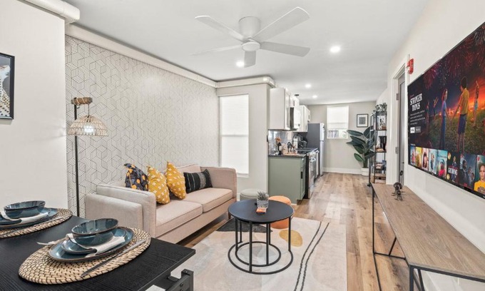 Passyunk Square Appartement | 1 BR Passyunk Ave Stunner- Perfect Location