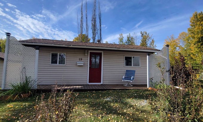 Silver Sands Cottage | 1 BR Private Cottage w/ Sunset Lake Views