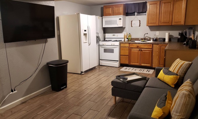 Lakewood Maison | 1 BRM Basement Apartment/ 420 friendly outside