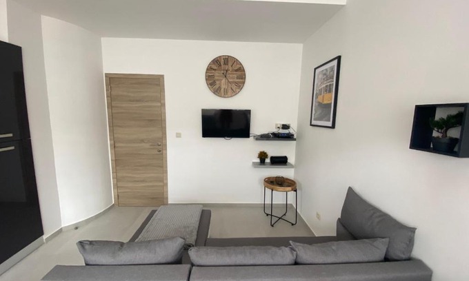 Belhez Appartement | 1-C Bel appart calme climatisé parking gratuit privé sur demande