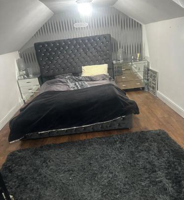 Basildon Maison | 1 Double Bedroom Luxury Space with Living Room, Bathroom and Kitchen