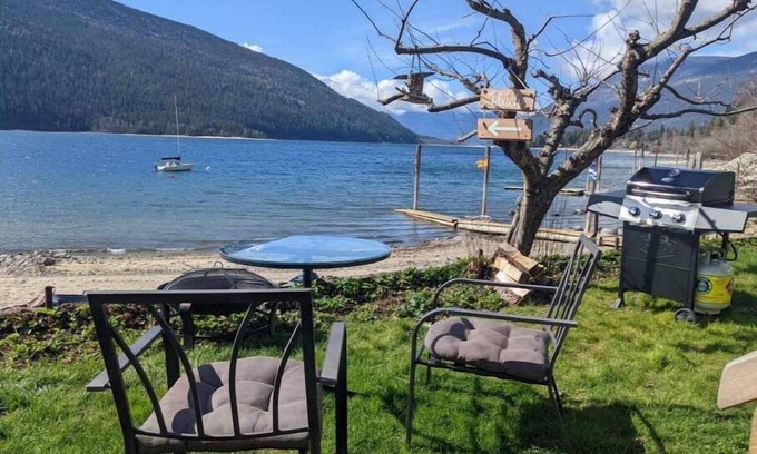 Nelson Maison | #1 Getaway Cabins Water Front