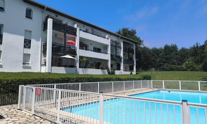 Bidart Appartement | 1 km from the sea, quiet apartment with view of the countryside, on second floor