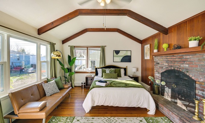 Salem Appartement | 1 Mi to Downtown Salem: Studio w/ Fire Pit Access