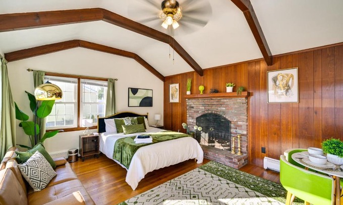 Salem Appartement | 1 Mi to Downtown Salem Studio with Fire Pit Access