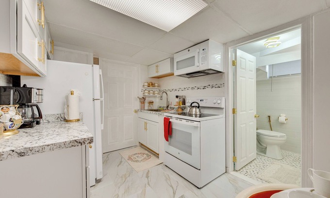 Salem Appartement | 1 Mi to Downtown: Salem Vacation Rental!