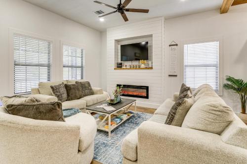 Brenham Maison | 1 Mi to Dtwn Brenham! The Bell and Bloom Cottage