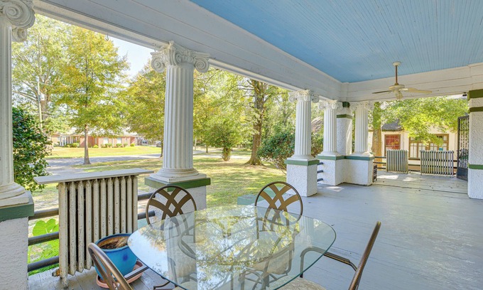 Meridian Cottage | 1 Mi to Dtwn Meridian: Historic Home w/ Porch!