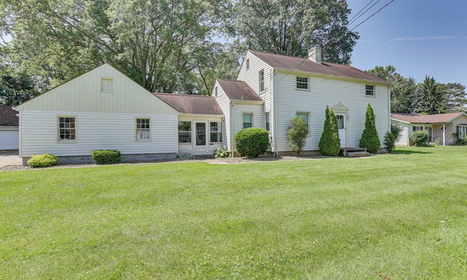 Salem Appartement | 1 Mi to Dtwn Salem: Apt w/Garage Access!
