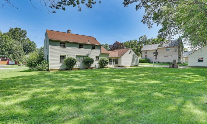 Salem Appartement | 1 Mi to Dtwn Salem: Apt w/Garage Access!