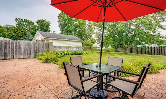 Owosso Maison | 1 Mi to Dtwn: Suburban Home w/Yard in Owosso