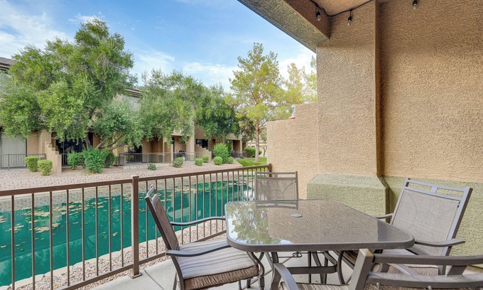 Fox Crossing Maison | 1 Mi to Golf: Lake-View Condo w/Pool in Chandler!