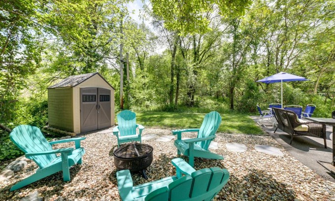 Miller Beach Maison | 1 Mi to Indiana Dunes Natl Park Home with Patio!