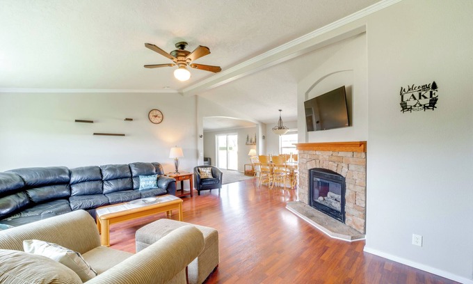 Coulee City Maison | 1 Mi to Lake: Getaway w/Patio in Coulee City!