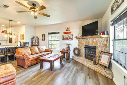 Palo Pinto County Maison | 1 Mi to Lake Pet-Friendly Cabin in Strawn
