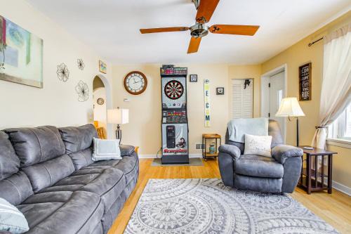 Green Bay Maison | 1 Mi to Lambeau Field Residential Home with Yard