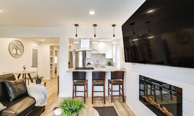 Lincoln Acres Maison | 1 Mi to Marina & Bay: Modern Gem in Chula Vista