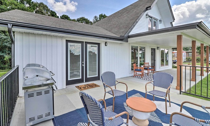 Bismarck Maison | 1 Mi to Marina & Golf: Bismarck Home w/ Fire Pit!