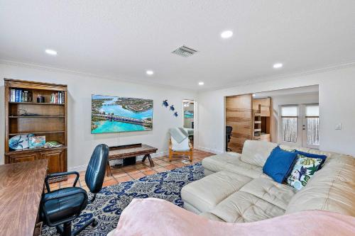 Parrot Cove Maison | 1 Mi to Shore Pet-Friendly Lake Worth Beach Home!