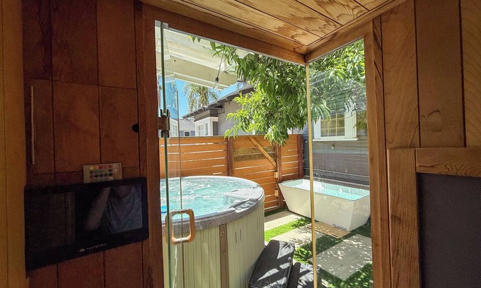 Golden Hill Appartement | 1 mile to Gaslamp—eScooters, Hot tub, Sauna