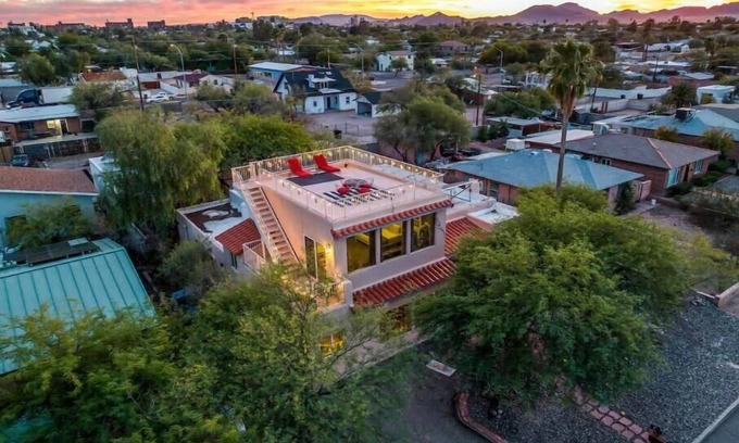 Jefferson Park Maison | 1 mile to UofA, 5 minutes to downtown. 360 views of city lights & mountains!