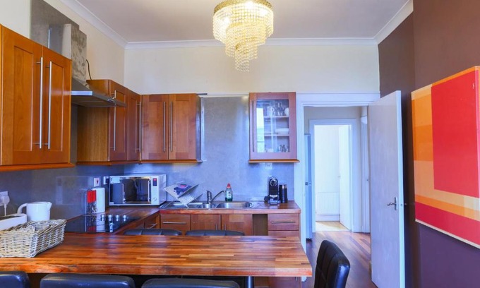 Old Town Appartement | 1 minute from Royal Mile, Large 5 Bed Apartment