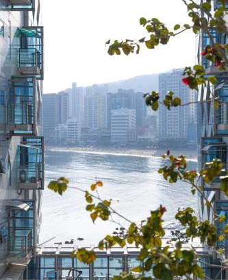 Suyeong-Gu Appartement | 1 minute to the beach! Free parking! Sauna and gym