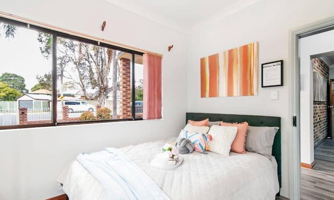 Berala Maison | 1 Private Double Room In Berala 1 minute away from Train Station - ROOM ONLY