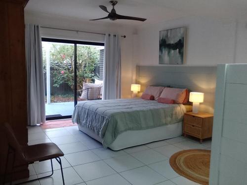Long Jetty Maison | 1 queen bed private bathroom own entrance