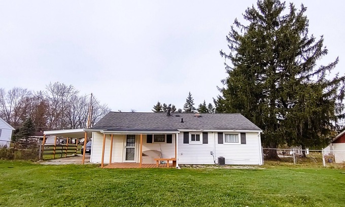 Twinsburg Maison | 1-Story Cute Home, Fast WiFi, Close 2 Cuyahoga National Park, Infant/Toddler Bed
