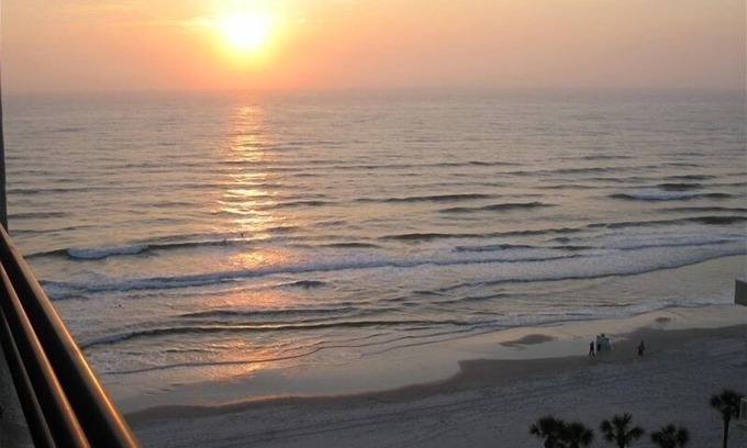 Daytona Beach Shores Copropriété | * DAYTONA BEACH * GRANDS PRIX À L'AUTOMNE * ENTIÈREMENT RÉNOVÉ * 2 LITS / 2BA * ENTRETENU * VUES
