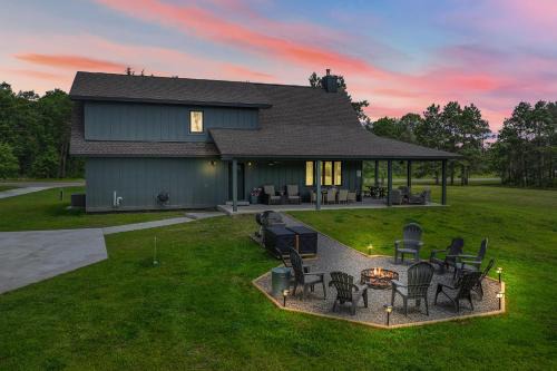Friendship Maison | 10-Acre Property with Fire Pit and Grill in Arkdale!