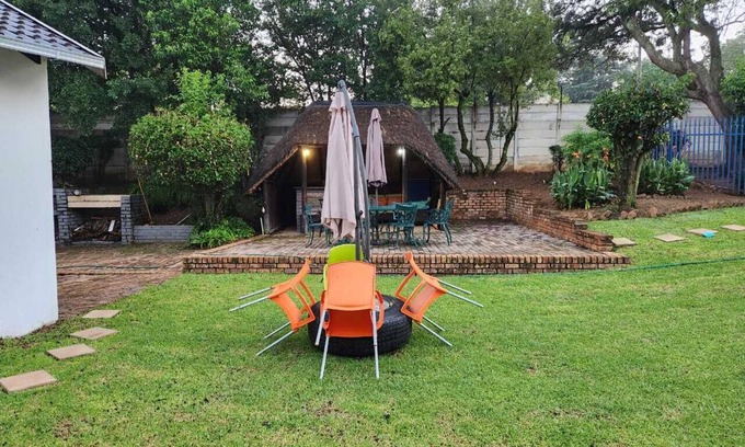 Fontainebleau Maison | Terrific 10-bedroom house in beautiful Randburg with WiFi , DSTV, NETFLIX